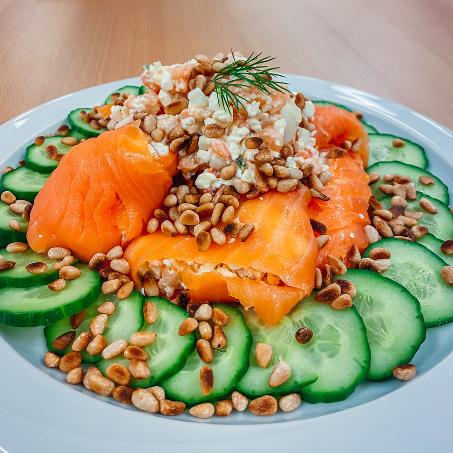 komkommer carpaccio met zalm en garnalen